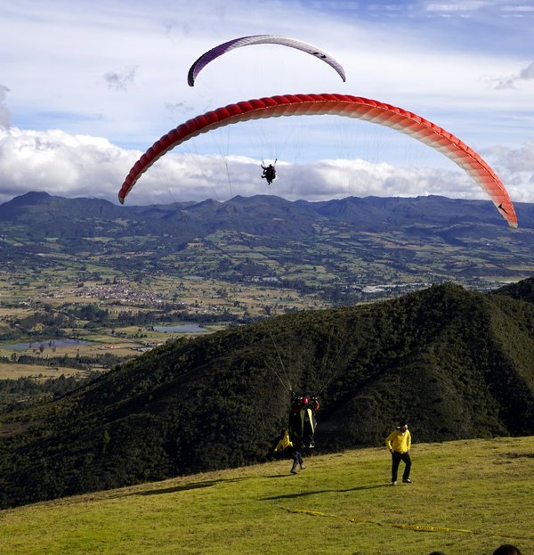 Où pratiquer le parapente au-dessus des montagnes de la Cordillère des Andes, Pérou : sites et conseils ?