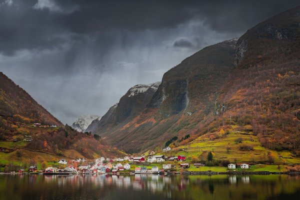 Où trouver les plus beaux fjords à explorer en kayak en Norvège : itinéraires et préparations ?